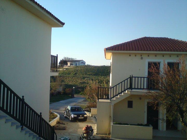Dionisis Studios Varos Luaran gambar